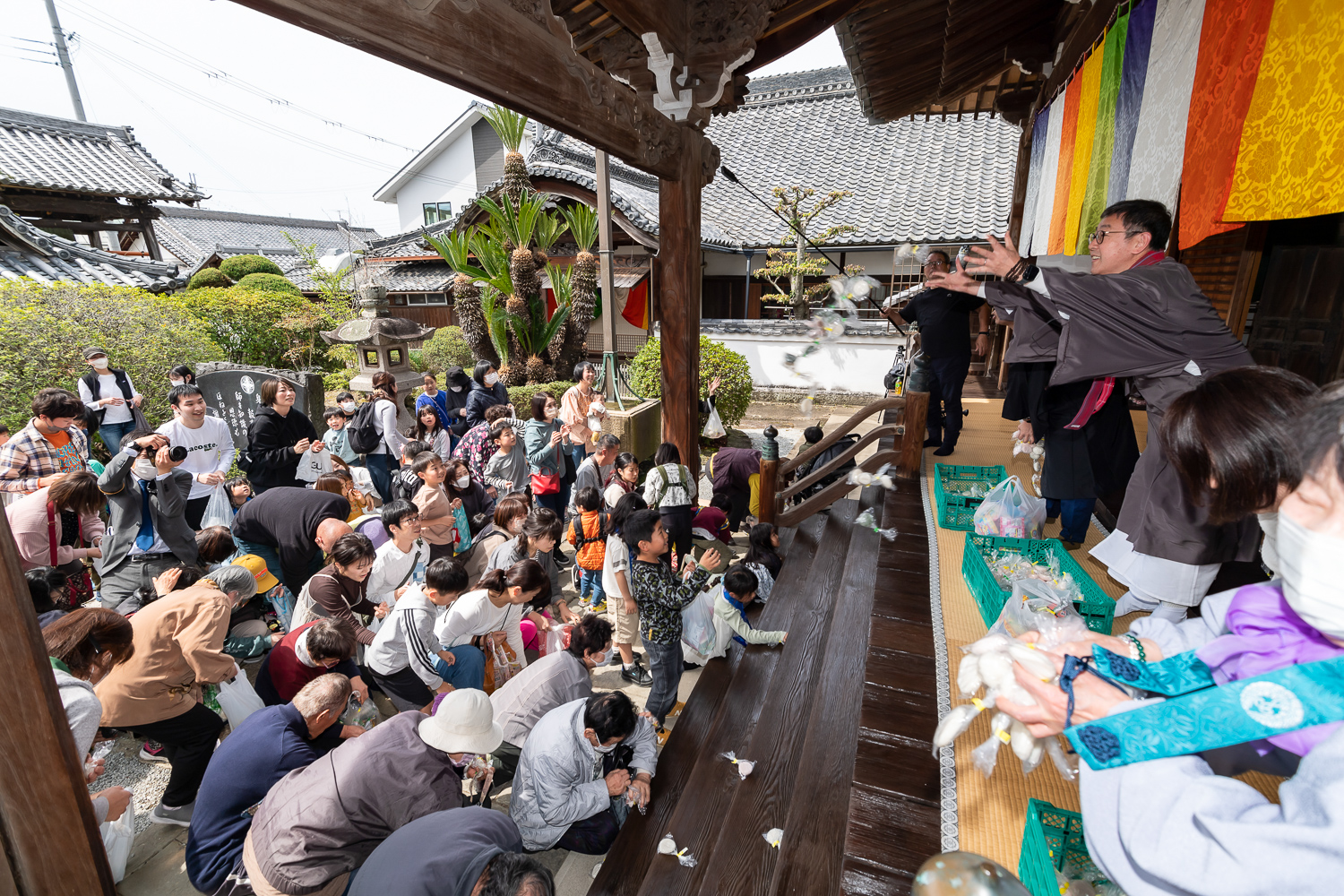 みんなのお寺 淨願寺様　お餅撒き